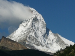 Drapeau nuageux sur le sommet mythique du Valais